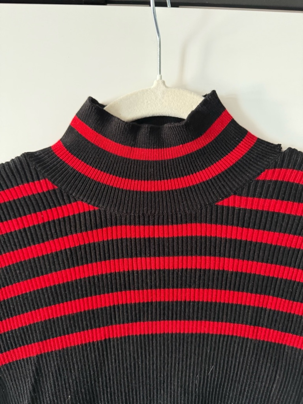 Zara Women’s Red and Black Striped Ribbed Turtleneck Sweater - Picture 4 of 8